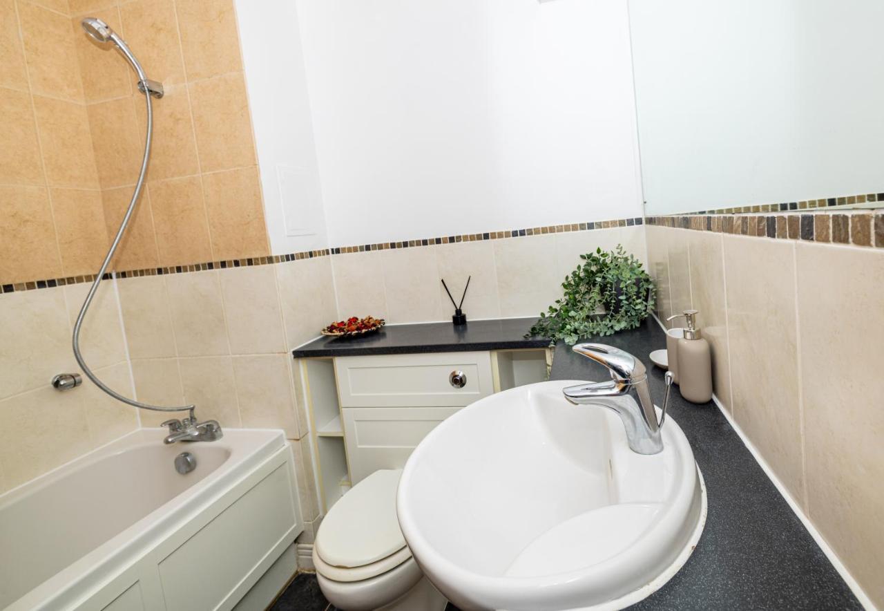 Two Bed Apartment Near Canary Wharf Londra Exterior foto