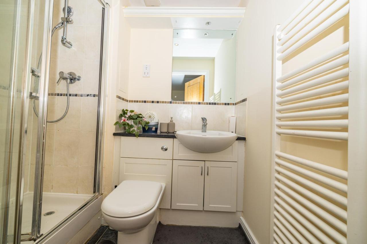 Two Bed Apartment Near Canary Wharf Londra Exterior foto