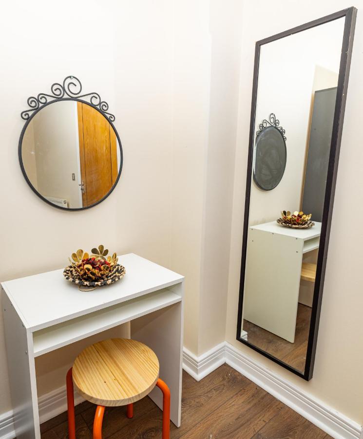 Two Bed Apartment Near Canary Wharf Londra Exterior foto